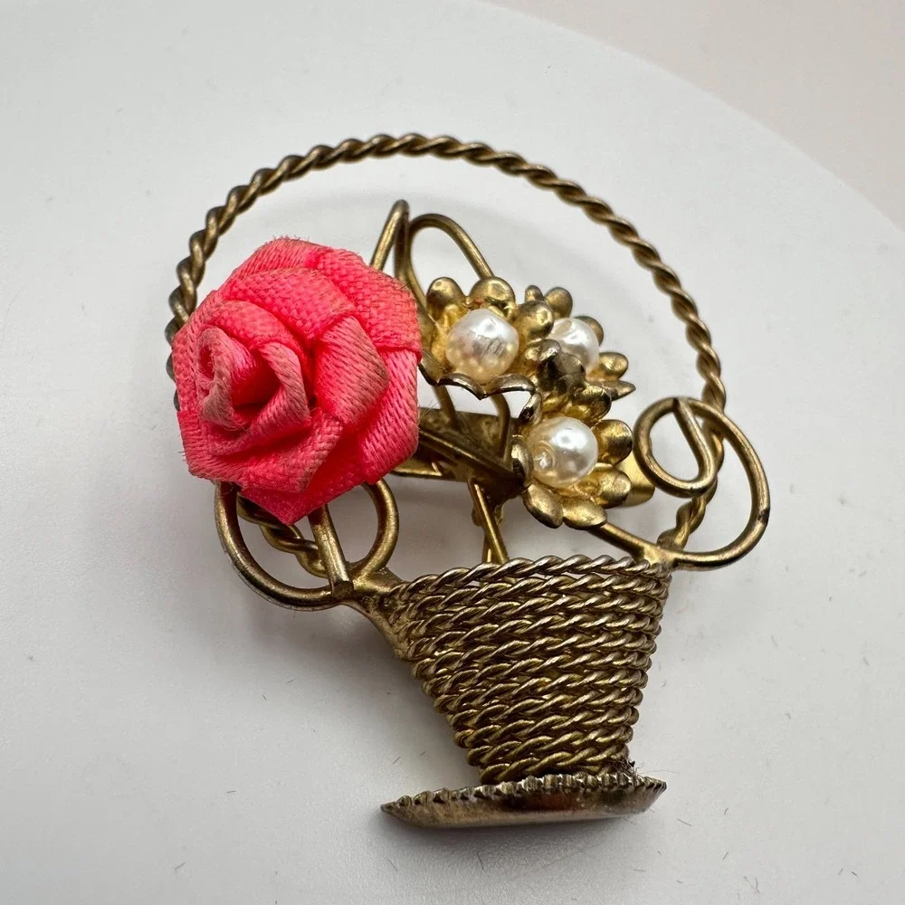 Vintage Y2K Pink Rose Faux Pearl Floral Basket Brooch Pin Gold Tone 90s